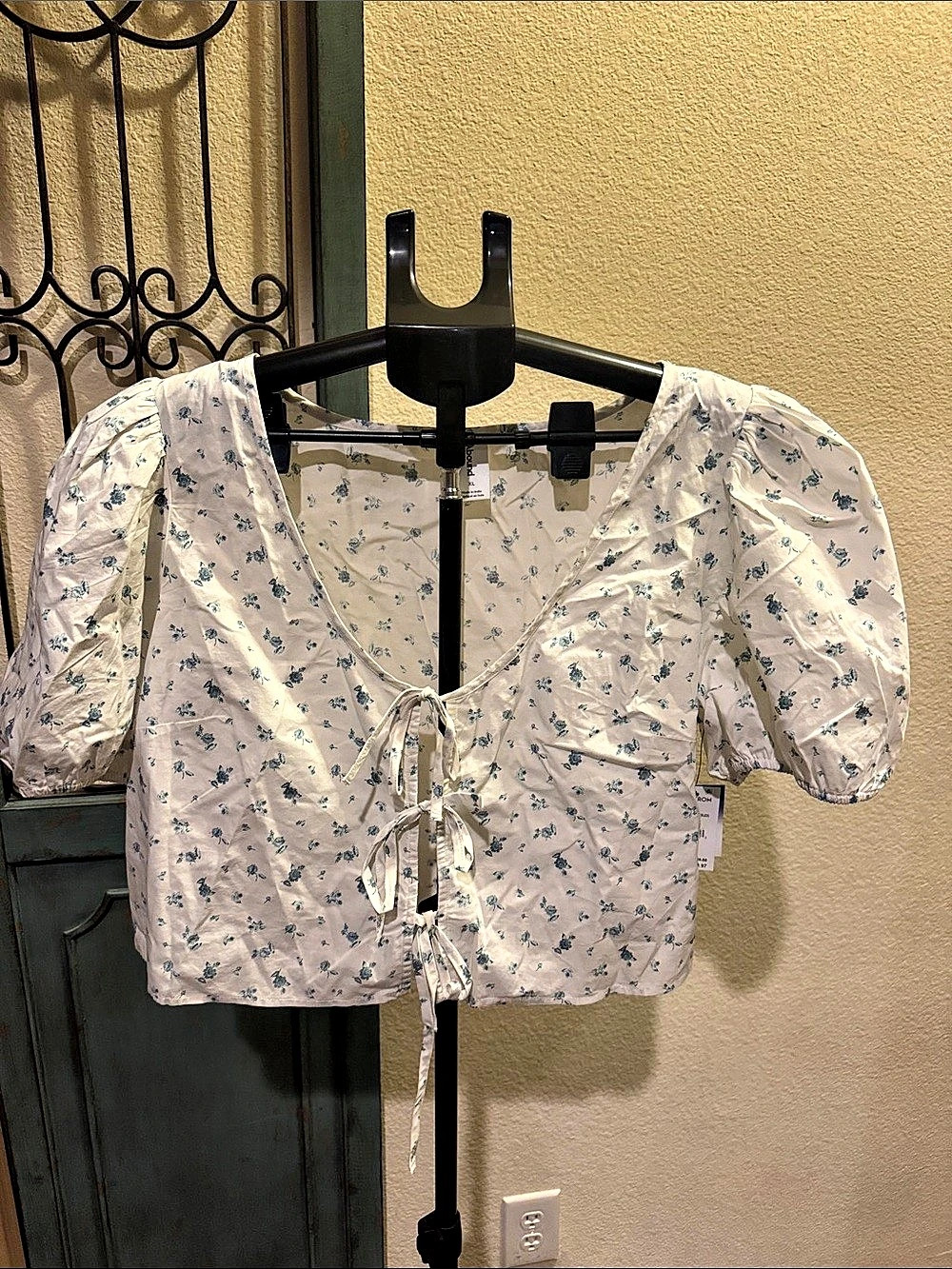 Abound Floral Tie-Front Crop Top in White & Blue XL NWT